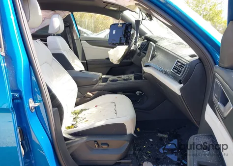 2024 Volkswagen Atlas Cross Sport 2.0T Sel Premium R-Line from USA, damaged, VIN 1V2FE2CA0RC204187